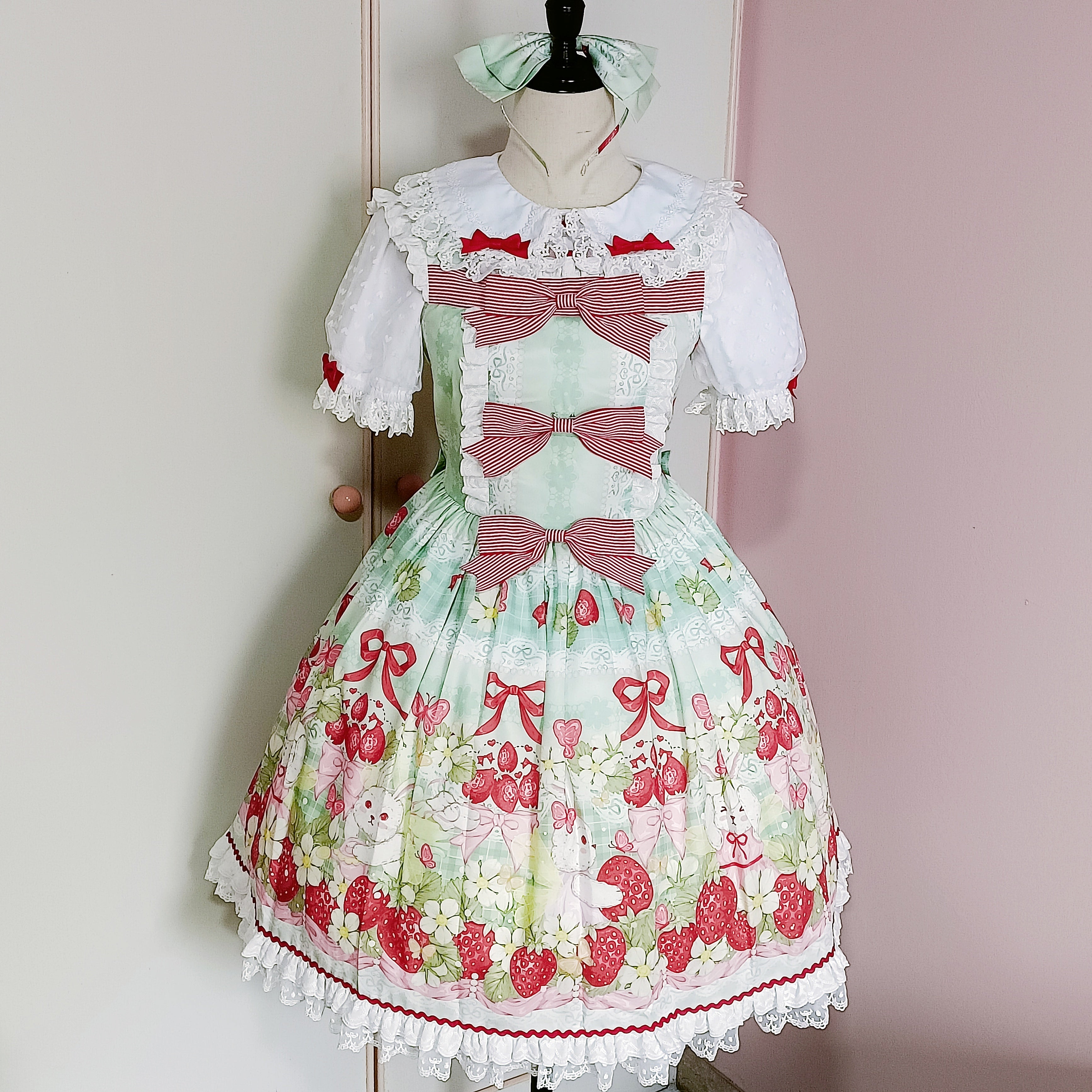 IN STOCK Bunnies in Strawberry Garden JSK+KC SET